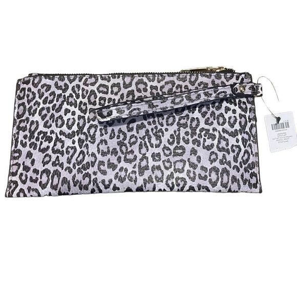 NWT Chico’s Faux Leather Leopard Print Wristlet - Picture 1 of 9